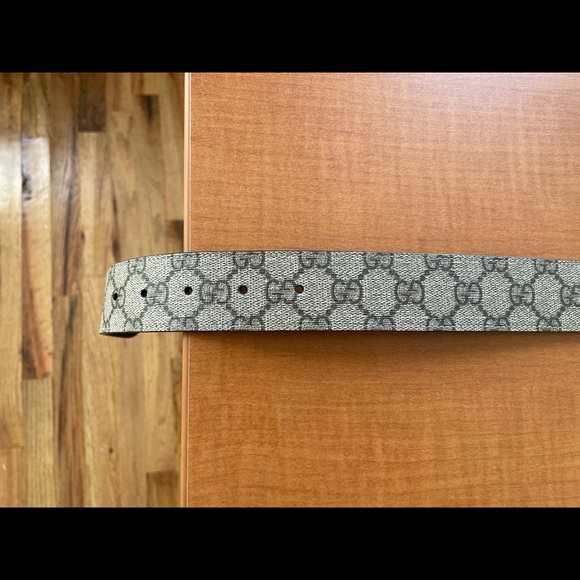 Men’s Reversible Gucci Belt Sz 32 Barely Used ..